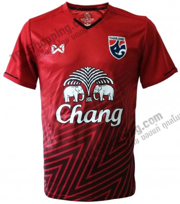 เสื้อบอลไทย เสื้อฟุตบอลไทย เสื้อเชียร์ทีมชาติไทย 2018 โลโก้ใหม่ สีแดง ทรงผู้ชาย (WC-54) ติดเฟล็กช้าง