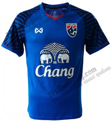 เสื้อบอลไทย เสื้อฟุตบอลไทย เสื้อเชียร์ทีมชาติไทย 2018 โลโก้ใหม่ สีน้ำเงิน ทรงผู้ชาย (WC-53) ติดเฟล็กช้าง 