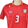 เสื้อทีมชาติไทย ชุดแข่ง AFF Suzuki Cup (เอเอฟเอฟ ซูซูกิ คัพ) แกรนด์สปอร์ต (Grand Sport) ปี 2012 สีแดง สกรีนเบอร์ 3  ธีราทร บุญมาทัน